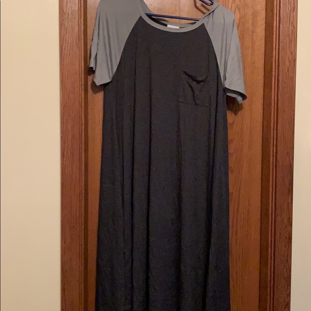 Medium lularoe Carly